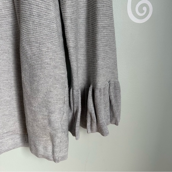 Light Grey Bell Sleeve blouse from Cyrus in size US L - Picture 5 of 7